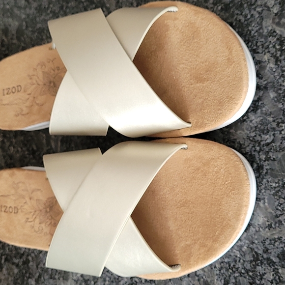 Izod Size 10 Light Gold Cross Strap Cushion Sole Sandals - Picture 9 of 9